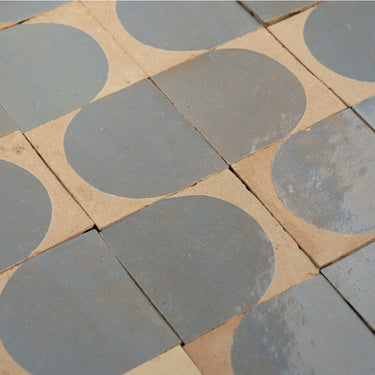Baroque Arch 4x4 Rusted Grey Zellige Tile